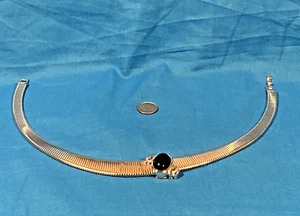 COLLAR OMEGA MONET VINTAGE TONO PLATA NEGRO ÓNIX PASARELA COLLAR GRUESO EN MUY BUENA CONDICIÓN - Imagen 1 de 8