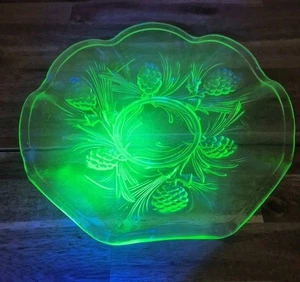 Uranium Glass Plate Decorative - Picture 1 of 2