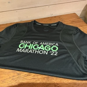 Nike Running Damen Small Chicago Marathon '22 Active Shirt schwarz  - Bild 1 von 4