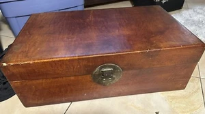 Baule cinese primi '900 in pelle laccata rossa - Foto 1 di 10