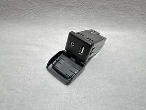 2016 - 2019 Chevrolet Cruze Center Console USB AUX Charger Audio Port Module OEM - Picture 1 of 12