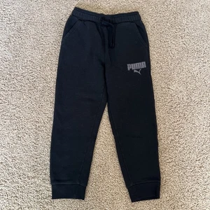Puma Boys Black Jogger Pants With Pockets Size 7/8 Small - Picture 1 of 7