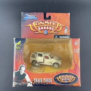 Monster Garage - Camion dei rifiuti bianco scala 1:64 2004 nuovo con scatola (0321) - Foto 1 di 8