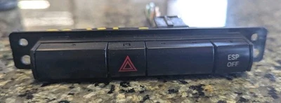 Dodge Charger Hazard and Esc 2006 interruptor #04602455af Foto 1 de 4