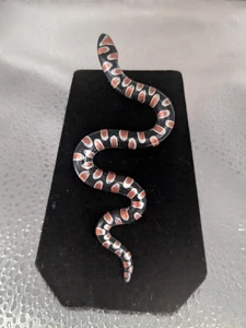 VTG Resembles A Milk Snake Brooch Orange Black  Silver Lite Worn A Few Times - Picture 1 of 4