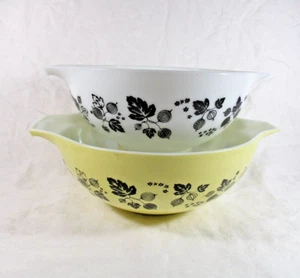 Vintage PYREX Gooseberry Cinderella Mixing Bowls, #443 White + Black #444 Yellow - Picture 1 of 8