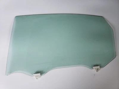 2015 Nissan Altima 左后门窗玻璃 — 第 1/3 张图片