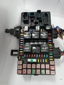 PN 5L1T-14A067-BC 2005-2006 FORD EXPEDITION LINCOLN NAVIGATOR FUSE BOX RELAY OEM - Picture 1 of 13