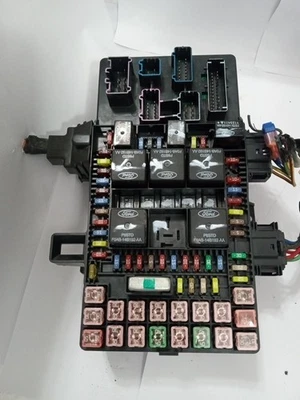 PN 5L1T-14A067-BC 2005-2006 FORD EXPEDITION LINCOLN NAVIGATOR FUSE BOX RELAY OEM - Image 1 of 4