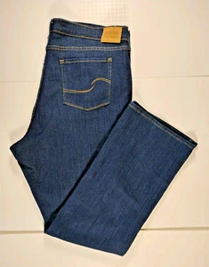 SIGNATURE Levi Strauss-NWT-Women's Plus Mid-Rise Bootcut Denim Blue Jeans-Sz 22M - Picture 1 of 12
