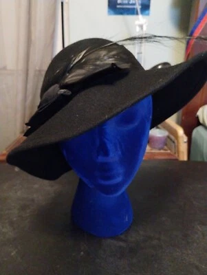 Sombrero para mujer Betmar Of New York-marrón lana 100 % lana negro con acento de lazo de flores Foto 1 de 4