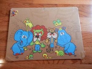 VINTAGE CORK BOARD WITH NEON COLOR ANIMALS 23X17 - Picture 1 of 18