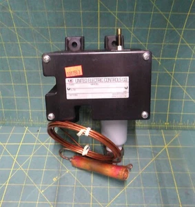 United Electric Controls Thermostatic Switch Model 20139, 300-400 F, 3.625" Bulb - Picture 1 of 6