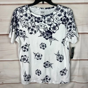 Hastings & Smith Top Womens 1X White Blue Floral T-Shirt Short Sleeve Round Neck - Picture 1 of 6