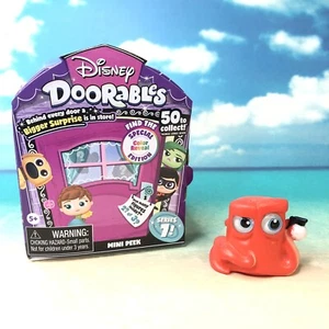 Disney Doorables Series 7- Color Reveal HANK Orange/Red Figure - Foto 1 di 10
