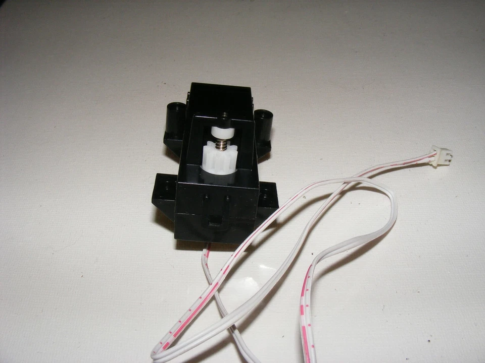 1:6 M5 Stuart RC Tank by 21st Century Toys Turret Motor - Image 1 of 1