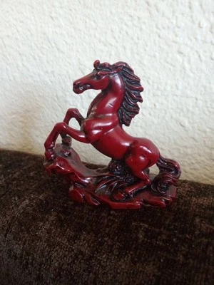 Figura caballo tallada a mano Foto 1 de 3