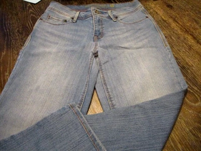 Faded Glory blue denim Capri jeans women size 6 - Image 1 of 4