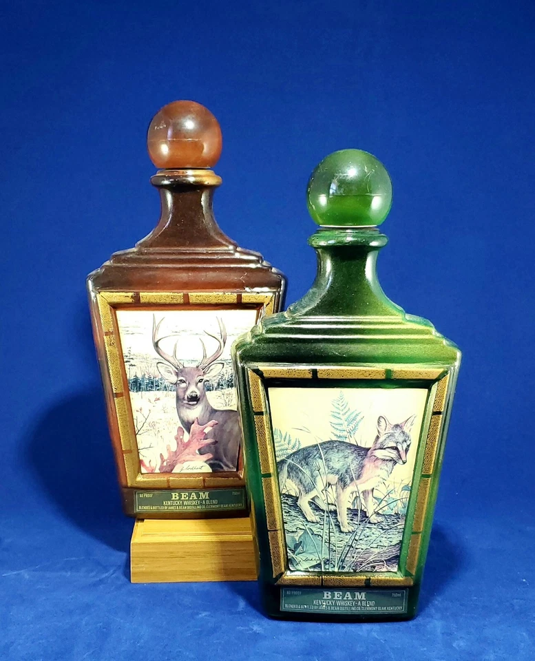 Decantadores de ciervo cola de zorro gris y blanco Beam's Choice edición de coleccionista XVlll  Foto 1 de 4