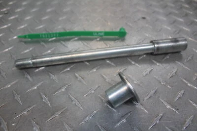 2007 SUZUKI GZ250 FRONT WHEEL RIM AXLE PIVOT BOLT  54711-12FA0 - Imagem 1 de 4