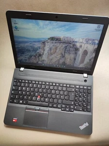 Lenovo ThinkPad E555 Notebook AMD A6-7000 4 GB RAM 500 GB HDD 15,6 pollici DVD Win 11 - Foto 1 di 7