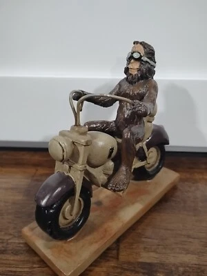 Sasquatch Bigfoot 摩托车树脂可动人偶雕像装饰雕像装饰  — 第 1/4 张图片
