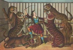 Mujer fuerte vs grandes gatos salvajes. Tarjetas de arte de circo victoriano de LA REINA DEL LEÓN. - Imagen 1 de 2