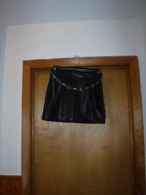 Minifalda para mujer talla MD, más famosa, cuero imitación negro, cinturón, cremallera ba Foto 1 de 4