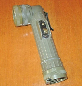 Linterna Fulton MX-991/U de colección con cubiertas de lentes de color verde militar ángulo - Imagen 1 de 11