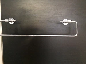 BERTOCCI 521 CINQUECENTO PORTA SALVIETTE DA PARETE IN OTTONE CROMATO Cm.45 - Foto 1 di 2