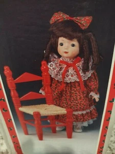 Weihnachten um die Welt Porzellan Puppe mit Stuhl. Vintage 80er 15 cm - Bild 1 von 4