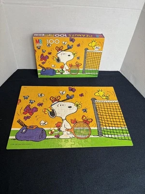 Rompecabezas de tenis vintage 1982 Milton Bradley Peanuts Snoopy Woodstock 100 completo Foto 1 de 4