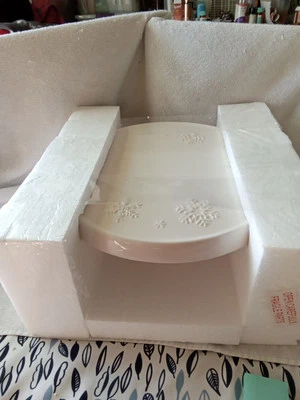 Plato Pedestal Pastel/Postre Hallmark Cream 10" - Diseño Copo de Nieve Foto 1 de 3