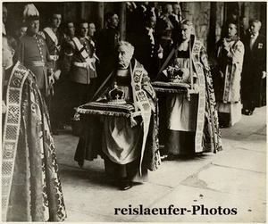 Arcidiacono che porta la corona del re, foto originale 1936 ca. - Foto 1 di 1