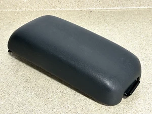1995 2005 CHEVROLET CAVALIER CANTER CONSOLE LID ARMREST OEM - Foto 1 di 4