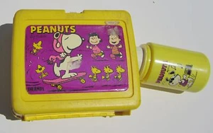 1980s Peanuts Snoopy Lunchbox 1982 Yellow Plastic With Thermos Vintage - Picture 1 of 3