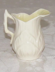 Belleek Lily White Creamer 3,1/2 pollici - tutto bianco - 2° marchio verde - Foto 1 di 4