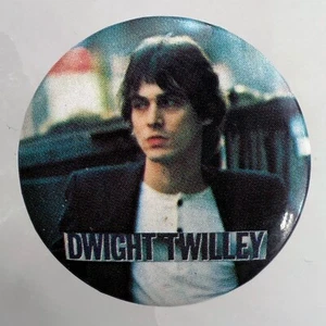 Raro Vintage 1984 DWIGHT TWILLEY Licencia Promo Pin Botón 1.25" Insignia - Imagen 1 de 3