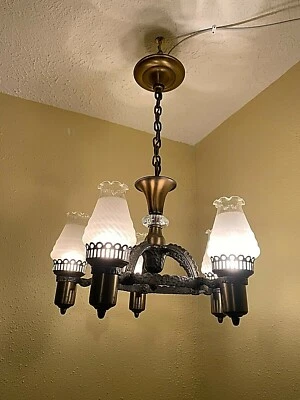 Lámpara de araña gótica Virden vintage con acabado martillado artesanal Foto 1 de 4