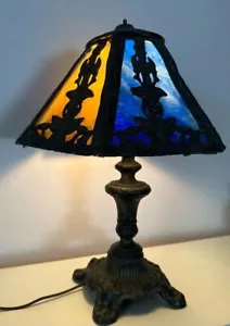 Lámpara de mesa escénica antigua con panel de vidrio de escoria Imperio - Imagen 1 de 10