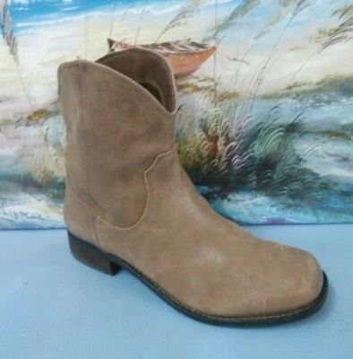 Jessica Simpson Women's Brown Mid Calf Boot. Sz 8 B/ 38 - Image 1 of 4