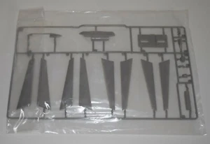 REVELL F/A-18E SUPER HORNET 04994 ⭐PARTS⭐ SPRUE J-FWD INNER WING SLATS+MORE 1/32 - Picture 1 of 3