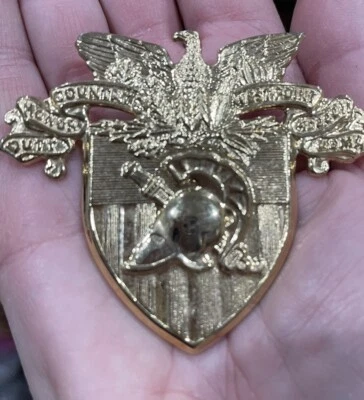 USMA West Point Cadete Ejército Militar Latón Sombrero Pin Emblema Cresta Foto 1 de 2