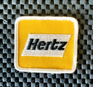 HERTZ BORDADO COSER SOLO PARCHE TRASERO ALQUILER DE AUTOMÓVILES ARRENDAMIENTO 2 1/4" X 2" - Imagen 1 de 2