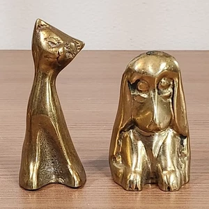 Estatuilla vintage de latón macizo para gato y perro mediados de siglo pisapapeles estante cuidador MCM - Imagen 1 de 6