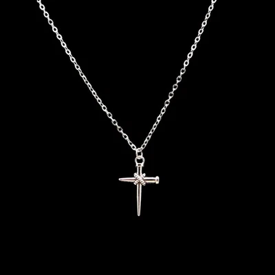 Christian Nail Cross † Collar en cadena de cable plano de acero inoxidable quirúrgico Foto 1 de 4