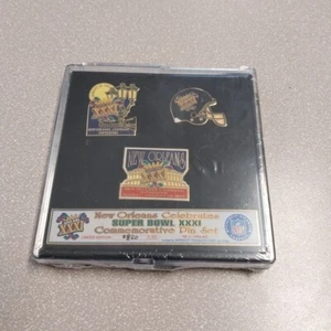 1997 Super Bowl XXXI Commemorative 3 Pin Set New Orleans 840/5000 Sealed New - Picture 1 of 3