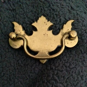 CHIPPENDALE STIL METALL SCHUBLADENGRIFFE 2 1/2" CTR zu CTR, polierte Messingoberfläche,  - Bild 1 von 3