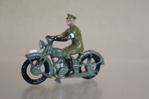 BRITAINS RE CAST WWI BRITISH ARMY MOTORCYCLE DISPATCH RIDER 1oc