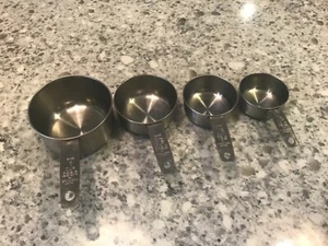 Set 4 misurini vintage EKCO in acciaio inox 1/4-1/3-1/2-1 tazza - Foto 1 di 4